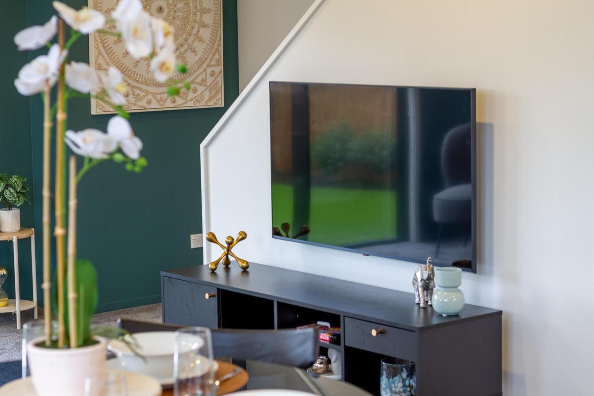 Serene Living 2 Bed With Carpark Christchurch Bagian luar foto