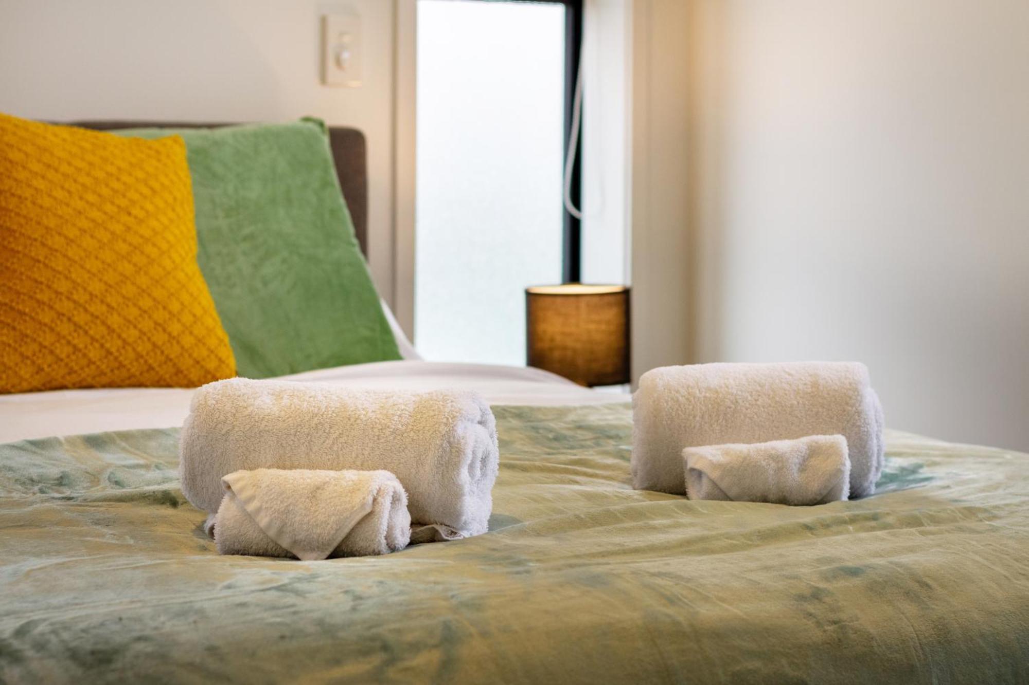 Serene Living 2 Bed With Carpark Christchurch Bagian luar foto