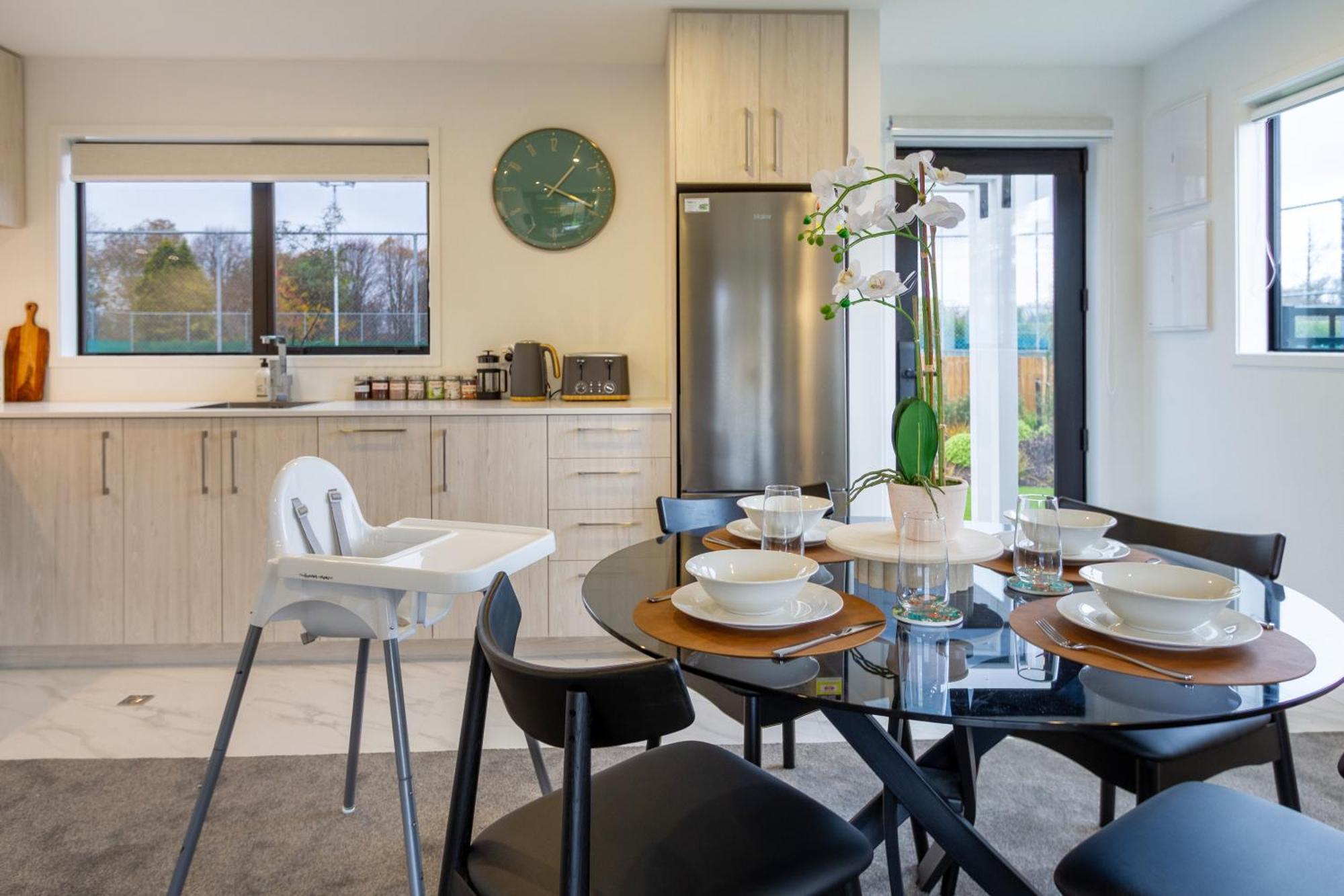 Serene Living 2 Bed With Carpark Christchurch Bagian luar foto