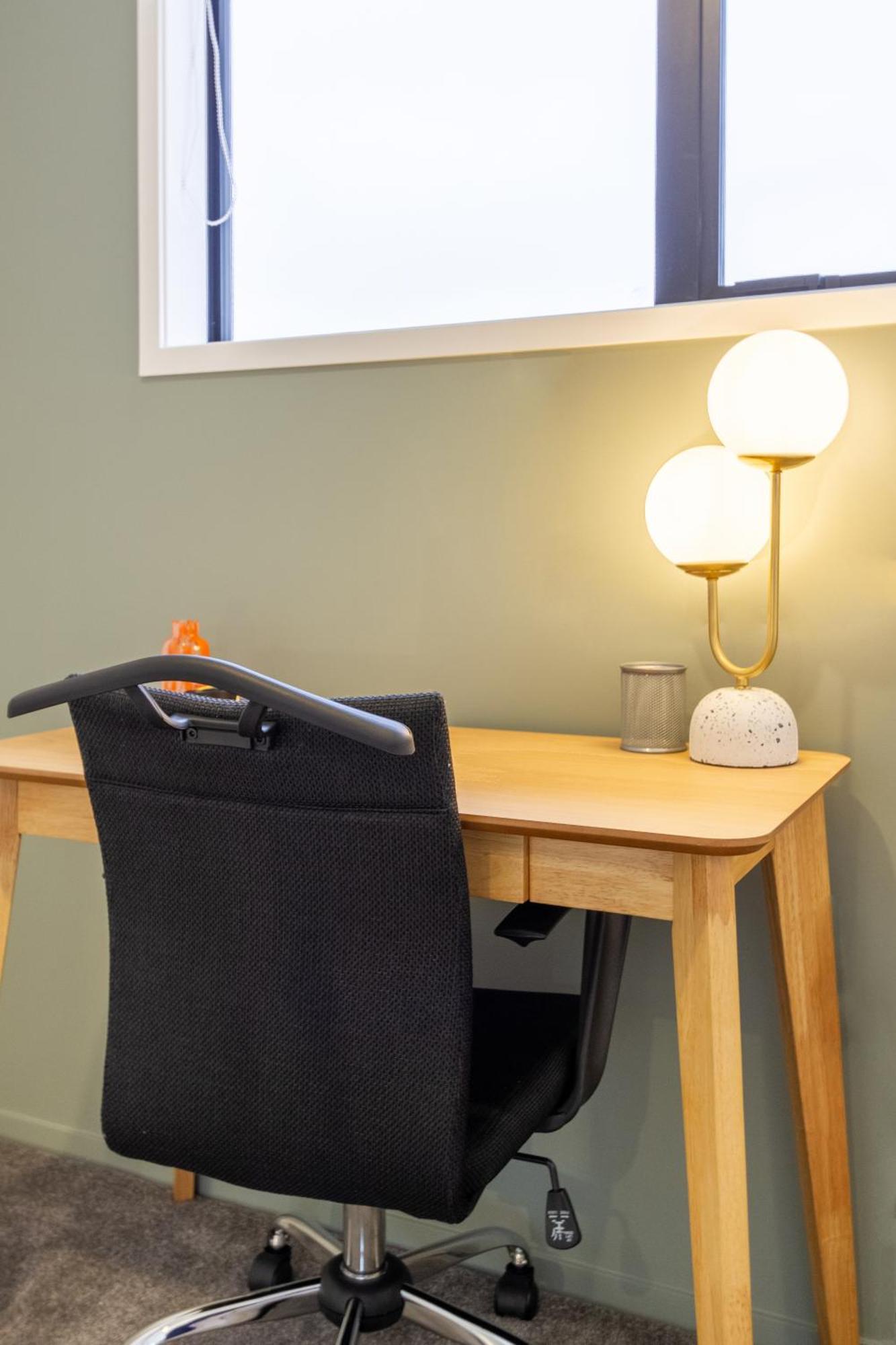 Serene Living 2 Bed With Carpark Christchurch Bagian luar foto