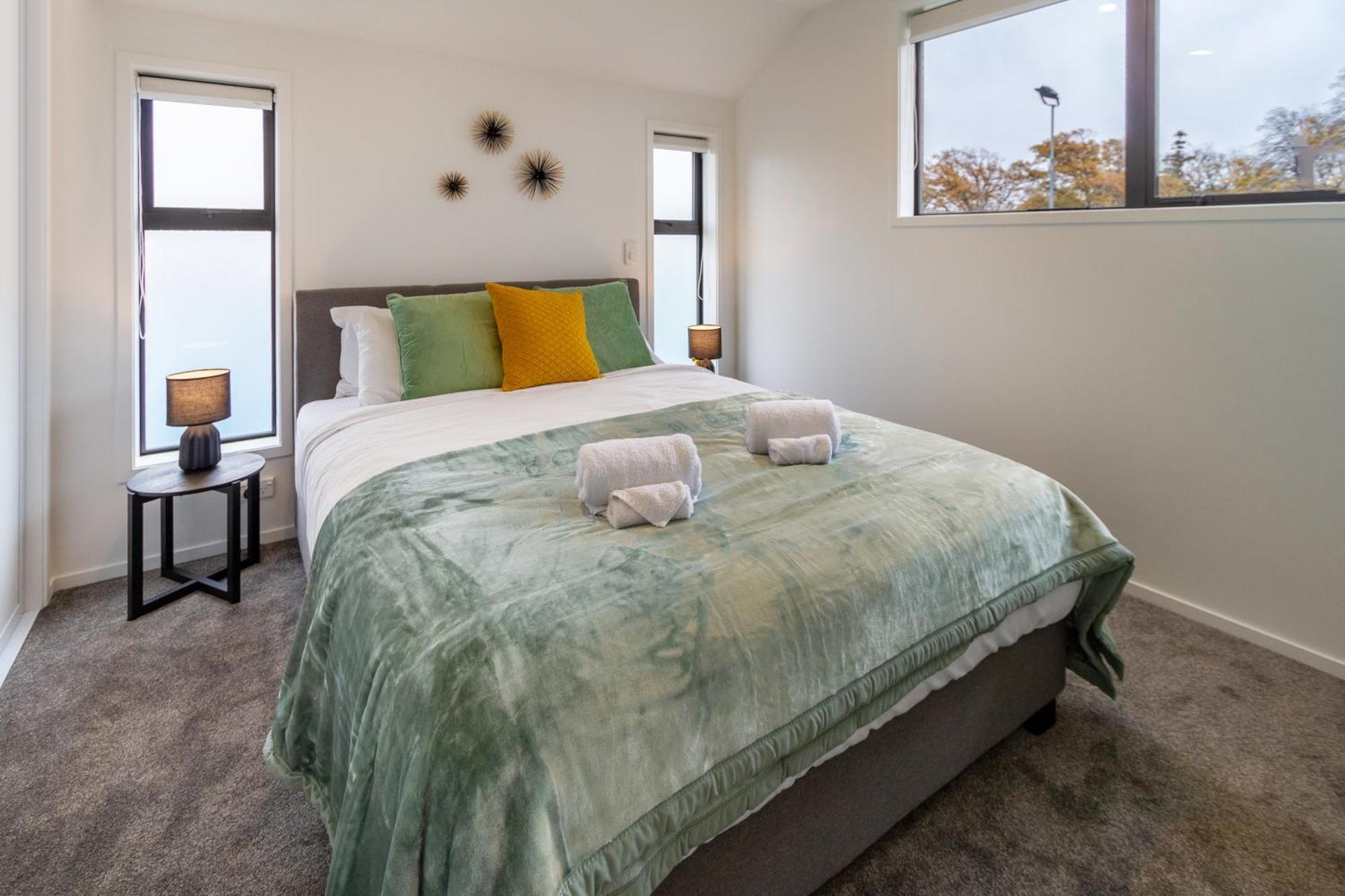 Serene Living 2 Bed With Carpark Christchurch Bagian luar foto