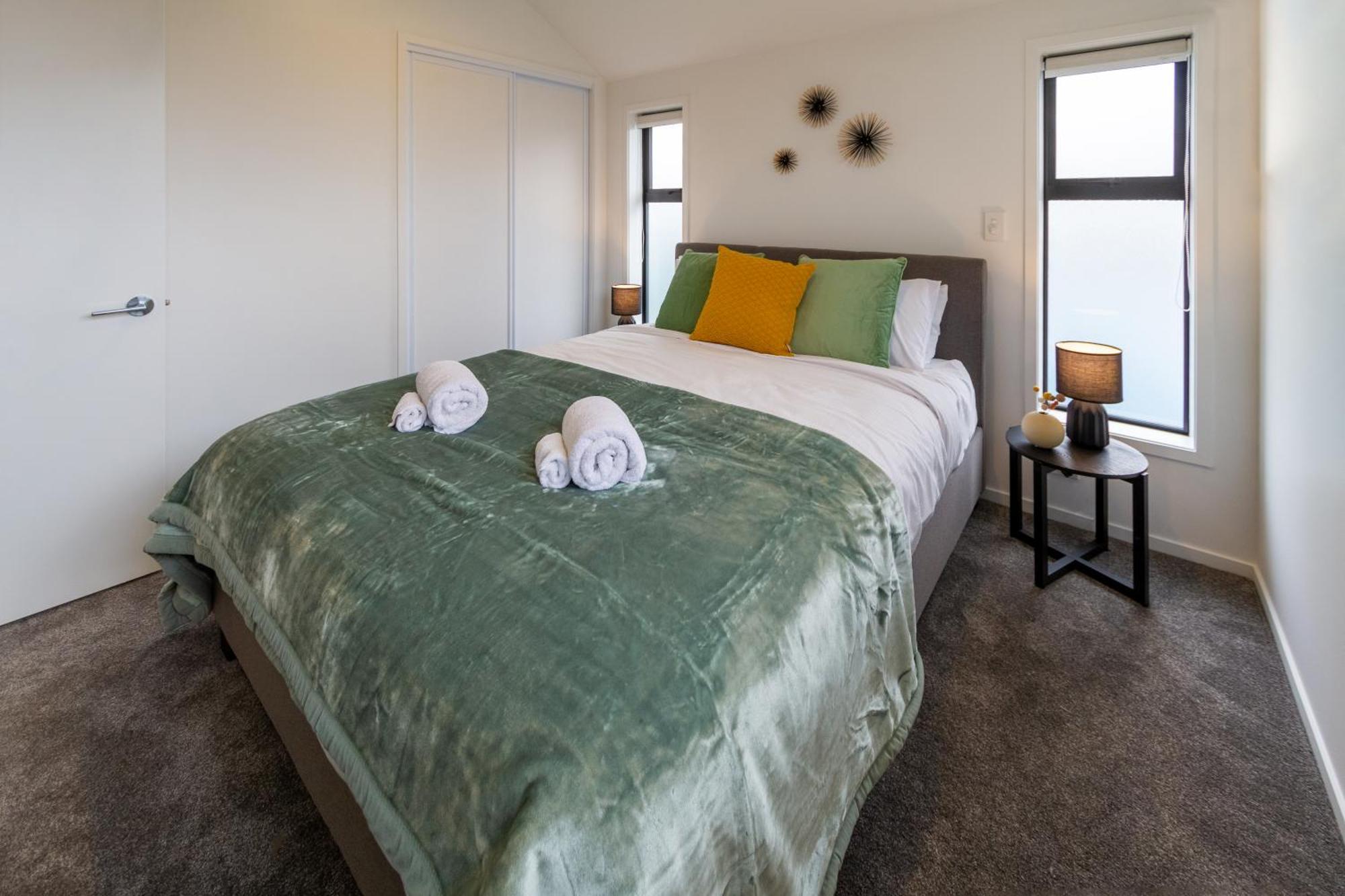 Serene Living 2 Bed With Carpark Christchurch Bagian luar foto