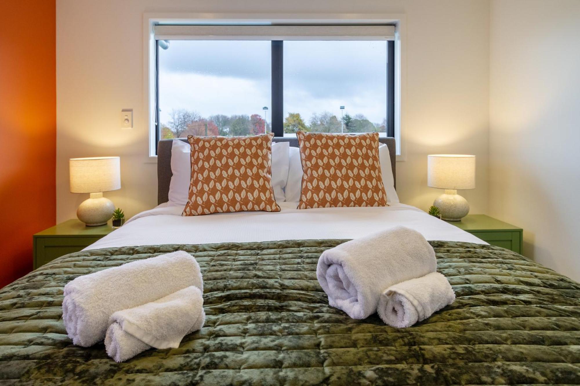 Serene Living 2 Bed With Carpark Christchurch Bagian luar foto